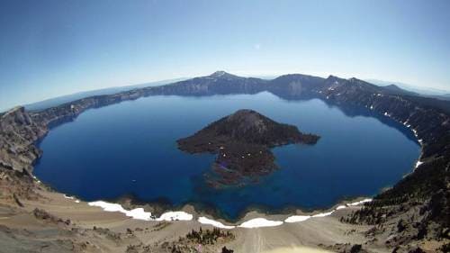 Вулканическое озеро Крейтер в США
