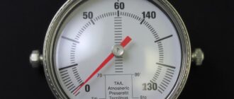 Воздух под давлением: как атмосферное давление управляет погодой и нашим самочувствием