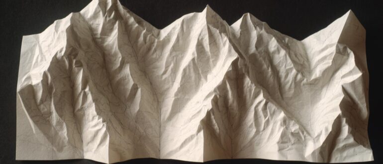 Когда камень становится мягким: как горы складываются в гармошку и почему это видно на картах