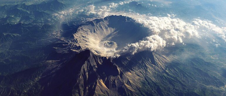 Кальдеры: когда вулкан проваливается внутрь себя и что за этим стоит